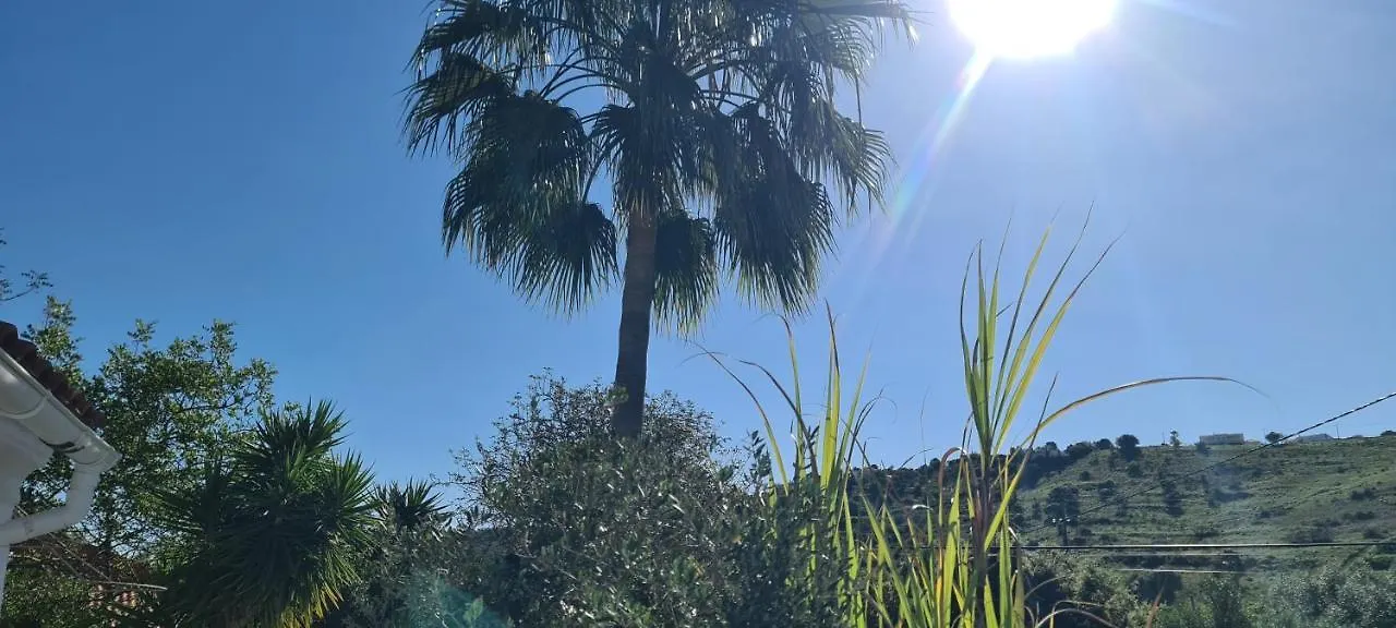 Beautiful House In Stunning Nature, 22 Minutes From Beaches, 5 Minutes To Lake, Air Condition Cool And Heat, And Very Fast Internet In All Rooms, Dishwasher, Washing Machine And Induction Cooking Silves