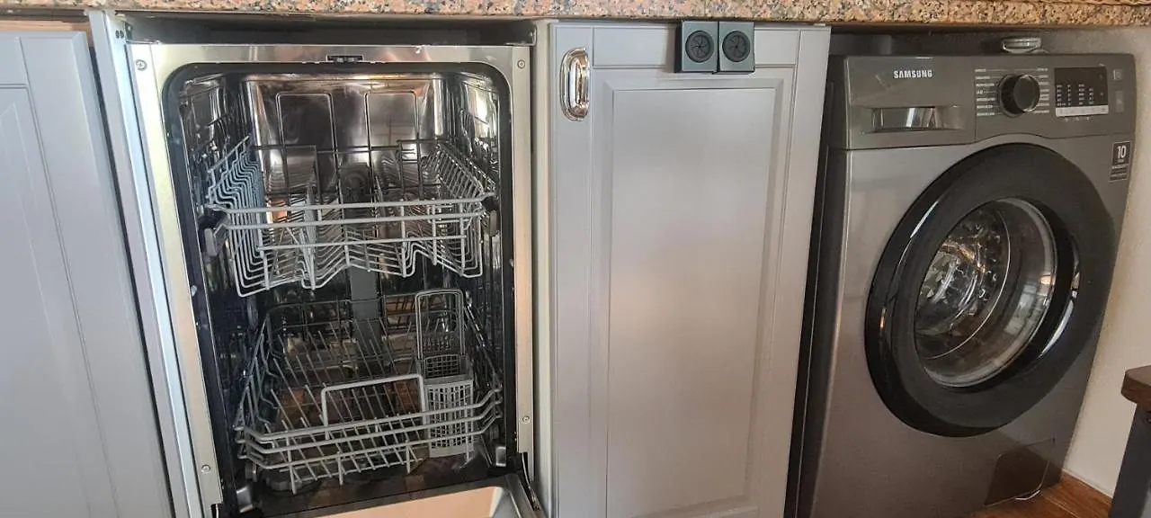 Beautiful House In Stunning Nature, 22 Minutes From Beaches, 5 Minutes To Lake, Air Condition Cool And Heat, And Very Fast Internet In All Rooms, Dishwasher, Washing Machine And Induction Cooking Silves 0*,