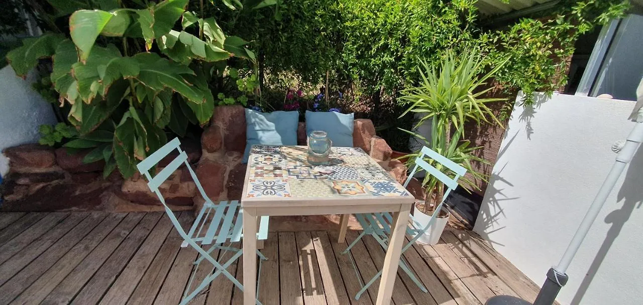 Beautiful House In Stunning Nature, 22 Minutes From Beaches, 5 Minutes To Lake, Air Condition Cool And Heat, And Very Fast Internet In All Rooms, Dishwasher, Washing Machine And Induction Cooking Silves