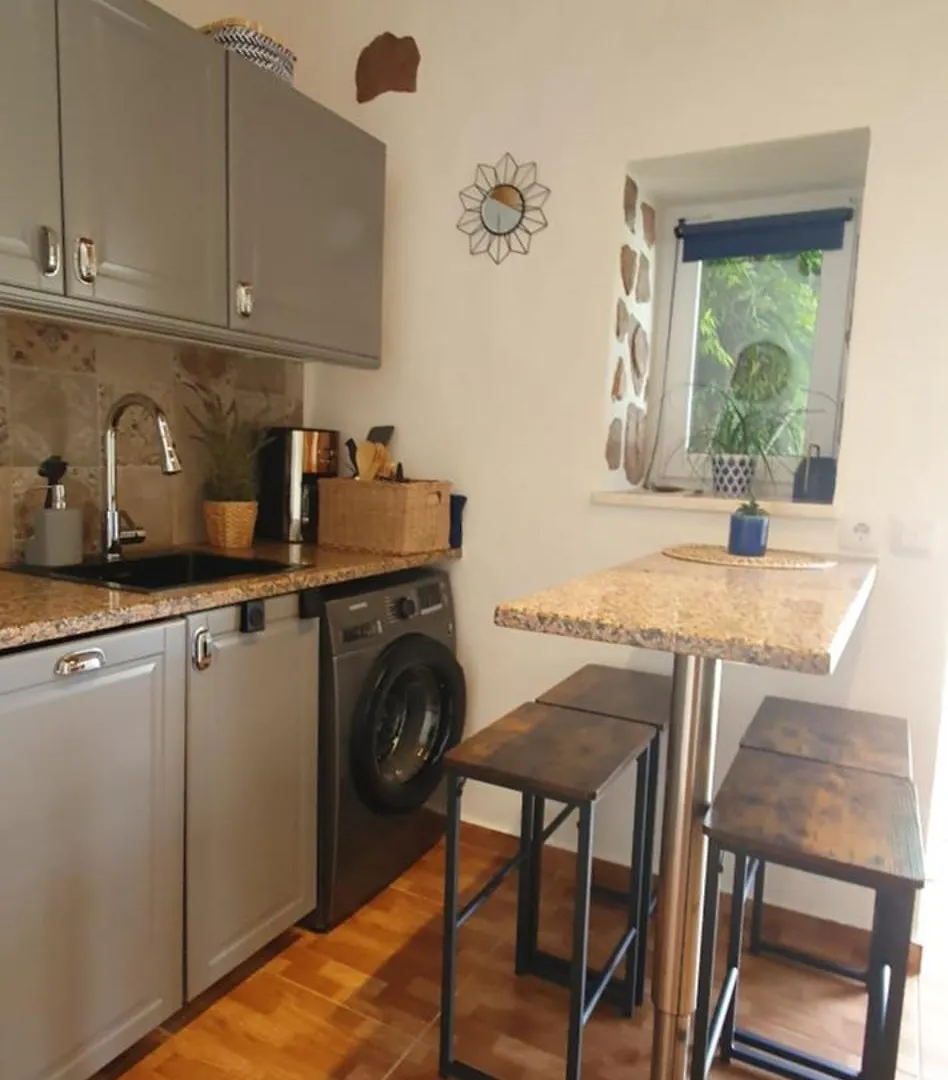 Beautiful House In Stunning Nature, 22 Minutes From Beaches, 5 Minutes To Lake, Air Condition Cool And Heat, And Very Fast Internet In All Rooms, Dishwasher, Washing Machine And Induction Cooking Silves Portugal